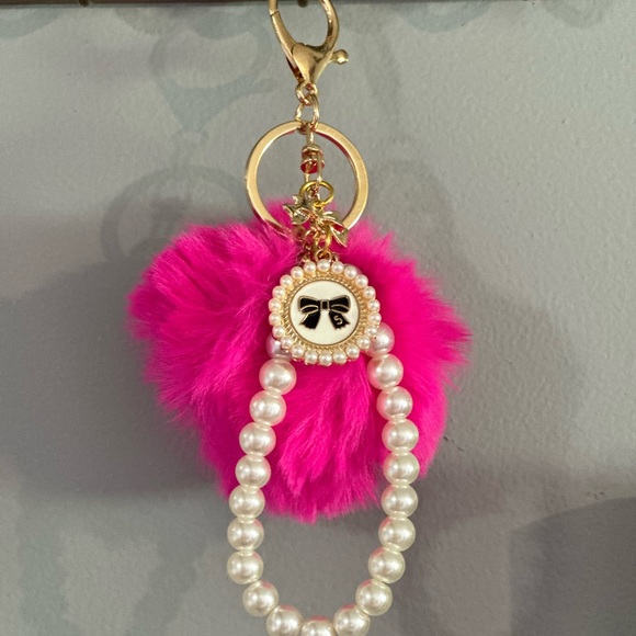 Key chain Pom Pom wristlet pearl sweet16 keychain with charm pompom pink - Picture 3 of 11